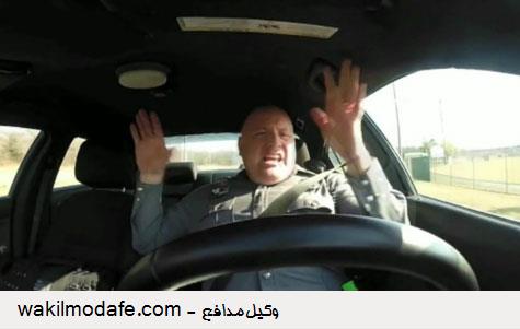 لب‌زنی پلیس آمریکایی از یک ترانه را میلیون‌ها نفر دیدند